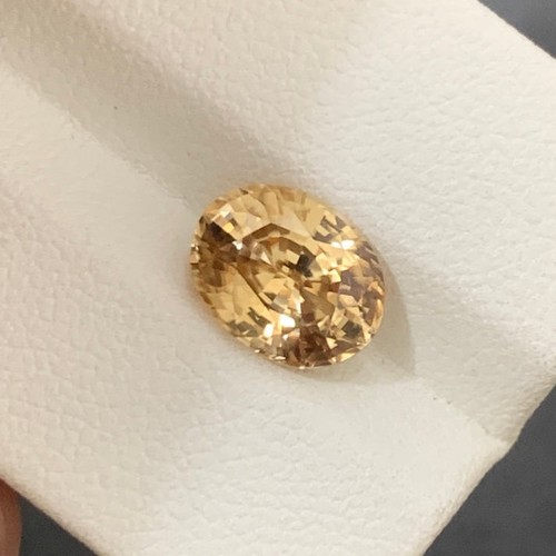 Carats natural yellow - 4.08,